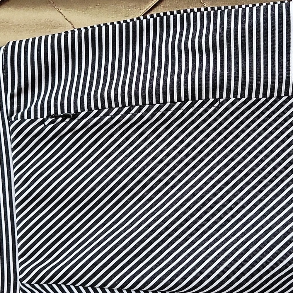 EUC- Talbots ‘T for Talbots BLACK & White Bias Stripe Skort’ - Picture 5 of 8